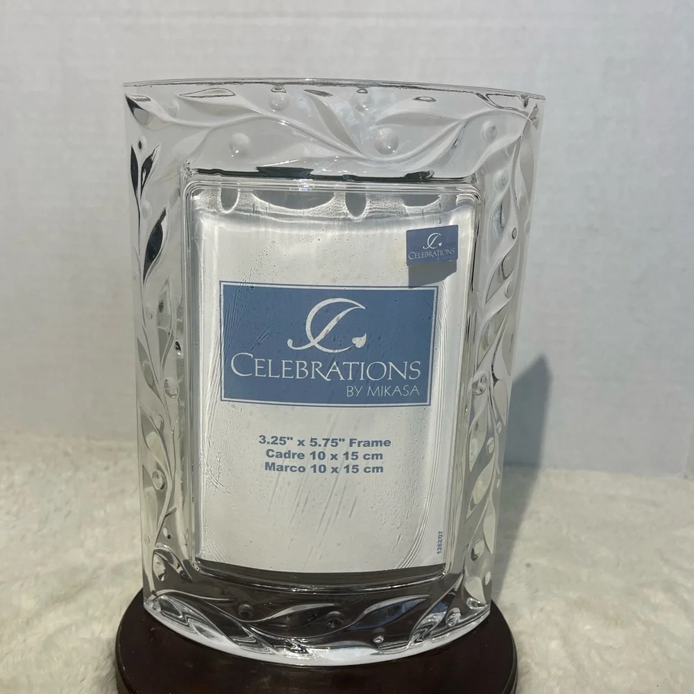 NIB Mikasa Celebrations Garden Gate Collection picture frame 3.25”x 5.75”